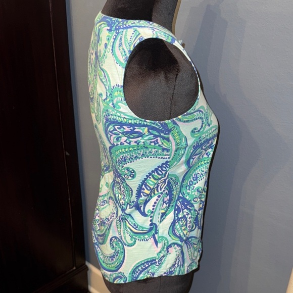 •Lilly Pulitzer notch detail Top• - Picture 2 of 3